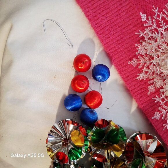 Vintage Christmas Tree Ornaments Mix Foil Pinwheels & Plastic Snowflakes 56 Pcs - Picture 3 of 6